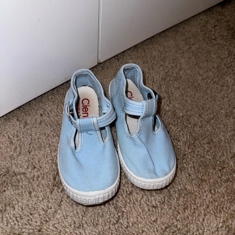 Cienta blue t strap shoes